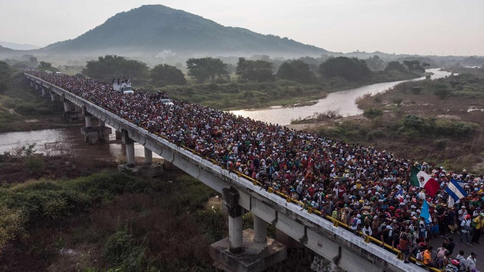 Fuente: https://elnuevopais.net/2018/10/28/caravana-de-migrantes-hacia-ee-uu-muestra-crisis-en-honduras-nicaragua-y-guatemala/